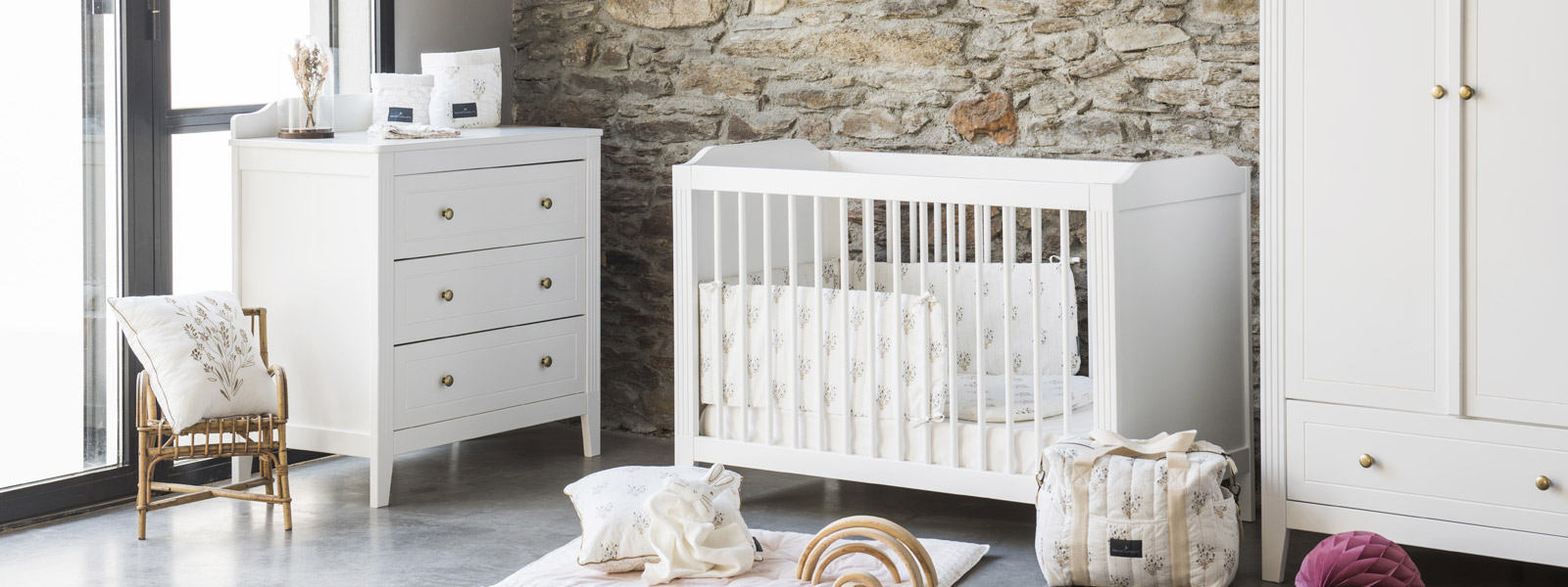 mobilier-blanc-chambre-bebe-maison-charlotte