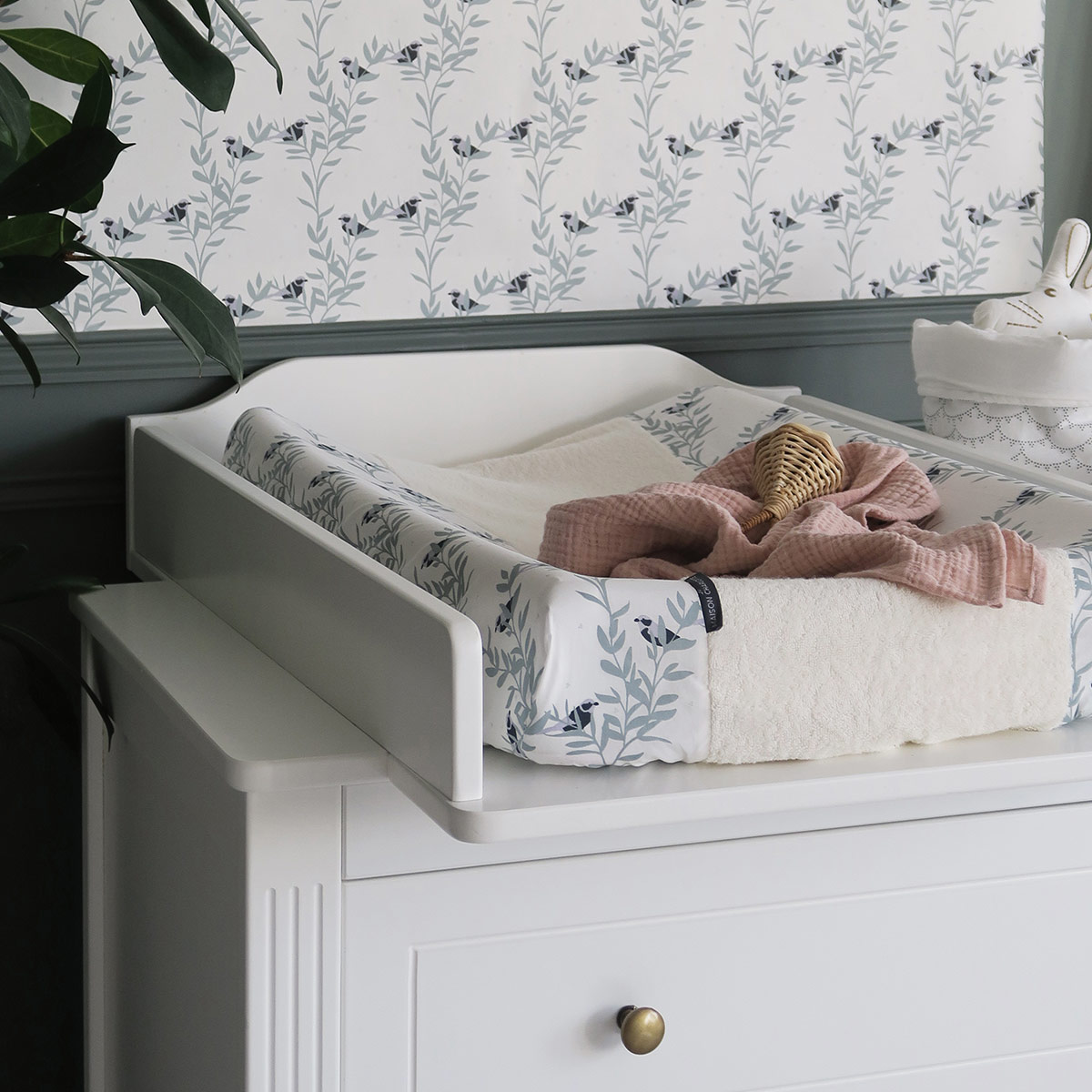 Chambre bébé avec Lit, Commode, Table à langer