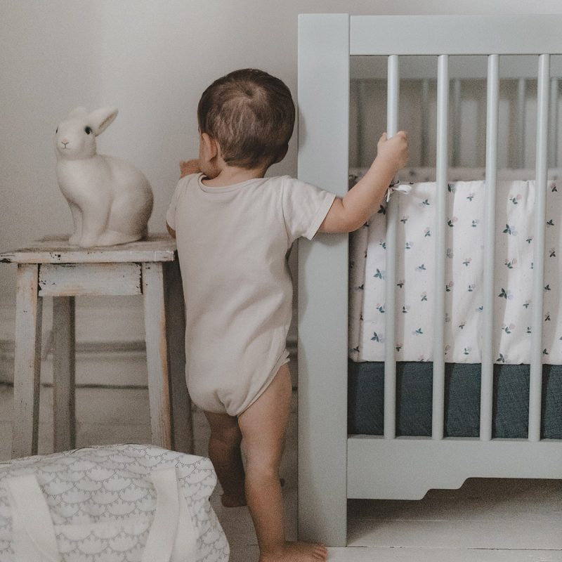 Montmartre Salbeigrünes, sich entwickelndes Babybett Maison Charlotte